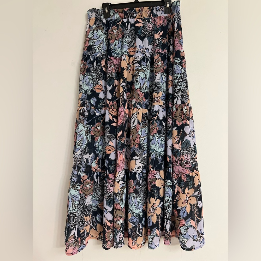 Floral Tiered Skirt. Waist= 33”
